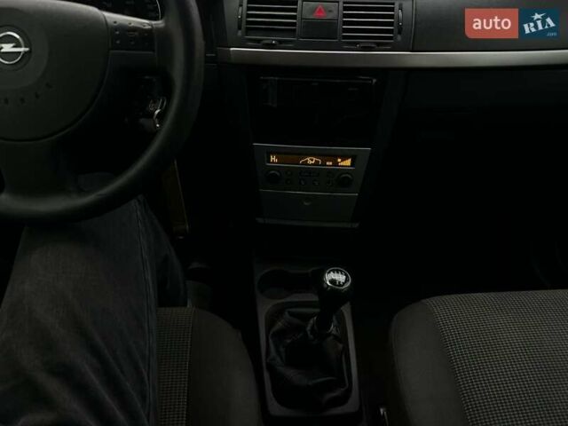 Красный Опель Мерива, объемом двигателя 1.6 л и пробегом 274 тыс. км за 2550 $, фото 11 на Automoto.ua