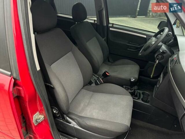 Красный Опель Мерива, объемом двигателя 1.6 л и пробегом 274 тыс. км за 2550 $, фото 7 на Automoto.ua