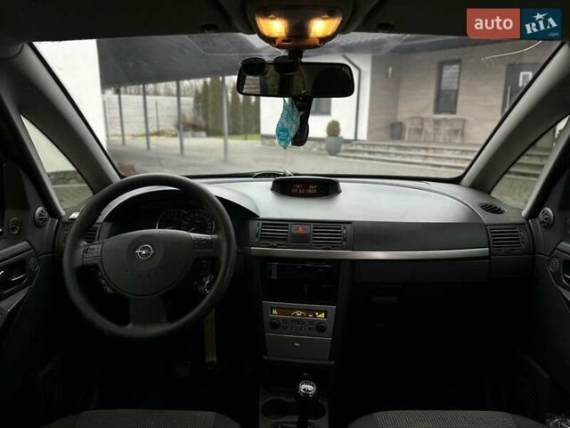 Красный Опель Мерива, объемом двигателя 1.6 л и пробегом 274 тыс. км за 2550 $, фото 8 на Automoto.ua