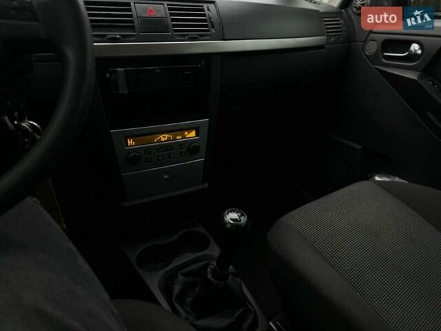 Красный Опель Мерива, объемом двигателя 1.6 л и пробегом 274 тыс. км за 2550 $, фото 10 на Automoto.ua