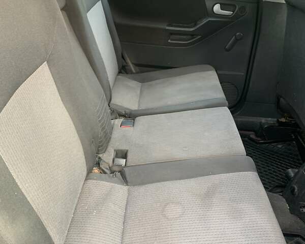 Красный Опель Мерива, объемом двигателя 1.7 л и пробегом 218 тыс. км за 3300 $, фото 13 на Automoto.ua