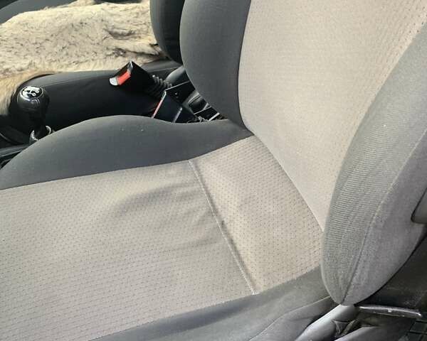 Красный Опель Мерива, объемом двигателя 1.7 л и пробегом 218 тыс. км за 3300 $, фото 1 на Automoto.ua