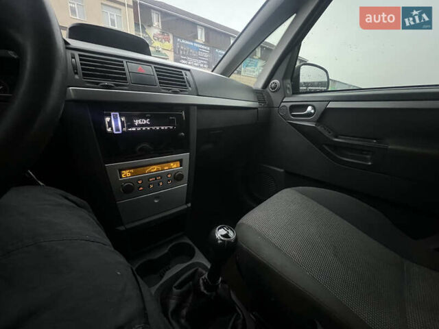 Красный Опель Мерива, объемом двигателя 1.6 л и пробегом 272 тыс. км за 2000 $, фото 13 на Automoto.ua