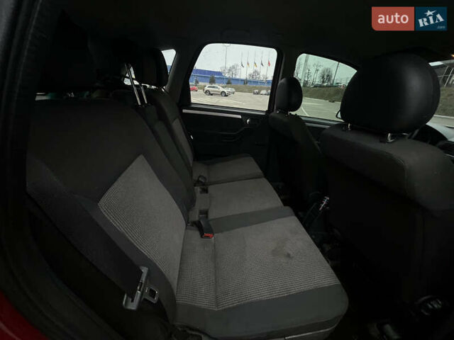 Красный Опель Мерива, объемом двигателя 1.6 л и пробегом 268 тыс. км за 2500 $, фото 19 на Automoto.ua