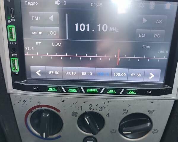 Красный Опель Мерива, объемом двигателя 1.6 л и пробегом 250 тыс. км за 4369 $, фото 2 на Automoto.ua