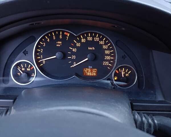 Красный Опель Мерива, объемом двигателя 1.4 л и пробегом 179 тыс. км за 4100 $, фото 14 на Automoto.ua