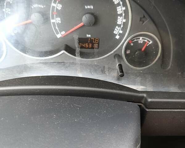 Червоний Опель Меріва, об'ємом двигуна 1.36 л та пробігом 255 тис. км за 3500 $, фото 1 на Automoto.ua