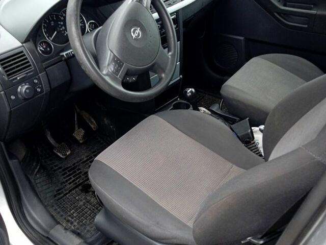 Опель Мерива, объемом двигателя 1.7 л и пробегом 260 тыс. км за 3899 $, фото 2 на Automoto.ua