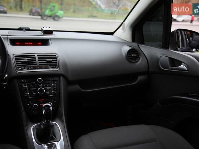 Опель Мерива, объемом двигателя 1.36 л и пробегом 230 тыс. км за 5600 $, фото 12 на Automoto.ua