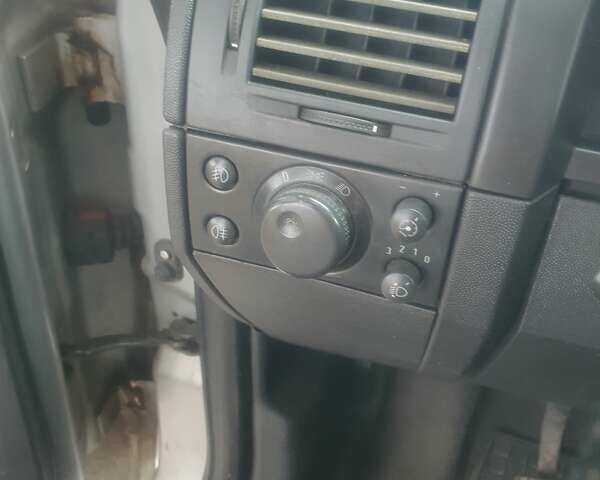 Опель Мерива, объемом двигателя 1.6 л и пробегом 220 тыс. км за 4800 $, фото 5 на Automoto.ua