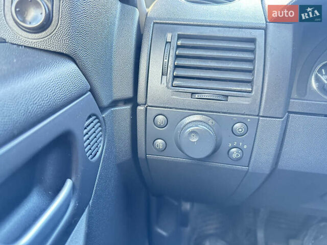 Опель Мерива, объемом двигателя 1.6 л и пробегом 107 тыс. км за 5500 $, фото 2 на Automoto.ua