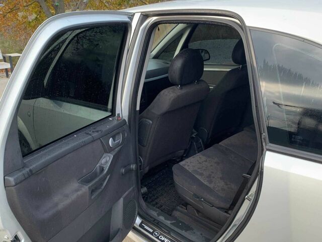 Серый Опель Мерива, объемом двигателя 1.6 л и пробегом 236 тыс. км за 2300 $, фото 7 на Automoto.ua