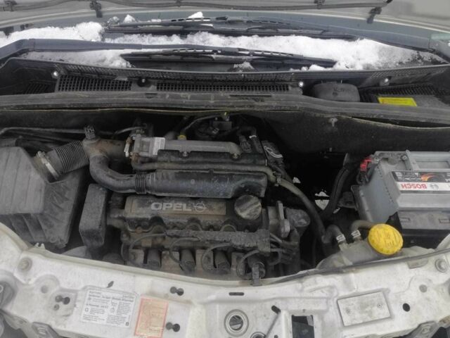 Сірий Опель Меріва, об'ємом двигуна 1.6 л та пробігом 238 тис. км за 2500 $, фото 6 на Automoto.ua