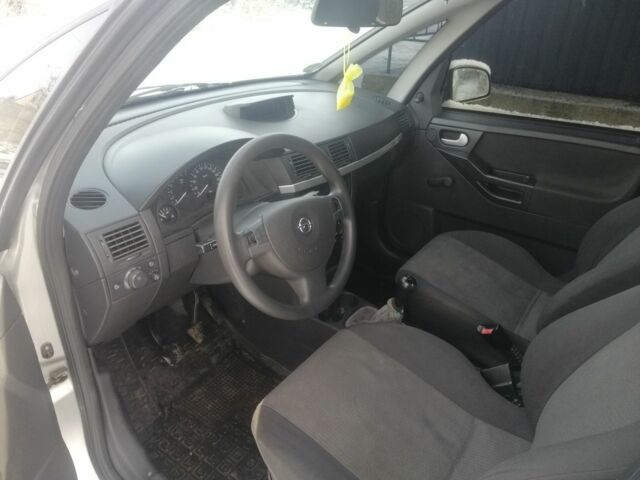 Серый Опель Мерива, объемом двигателя 0 л и пробегом 238 тыс. км за 2500 $, фото 7 на Automoto.ua