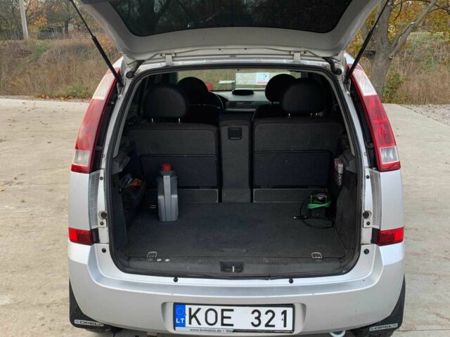 Серый Опель Мерива, объемом двигателя 1.6 л и пробегом 236 тыс. км за 2300 $, фото 4 на Automoto.ua