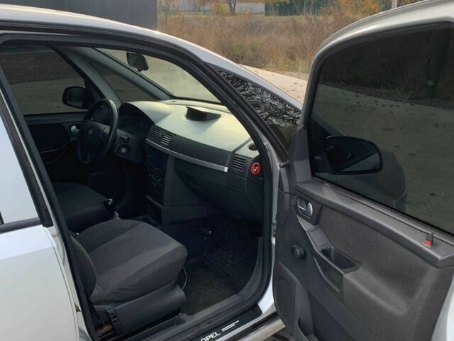 Серый Опель Мерива, объемом двигателя 1.6 л и пробегом 236 тыс. км за 2300 $, фото 6 на Automoto.ua
