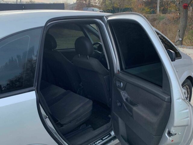 Серый Опель Мерива, объемом двигателя 1.6 л и пробегом 236 тыс. км за 2300 $, фото 8 на Automoto.ua