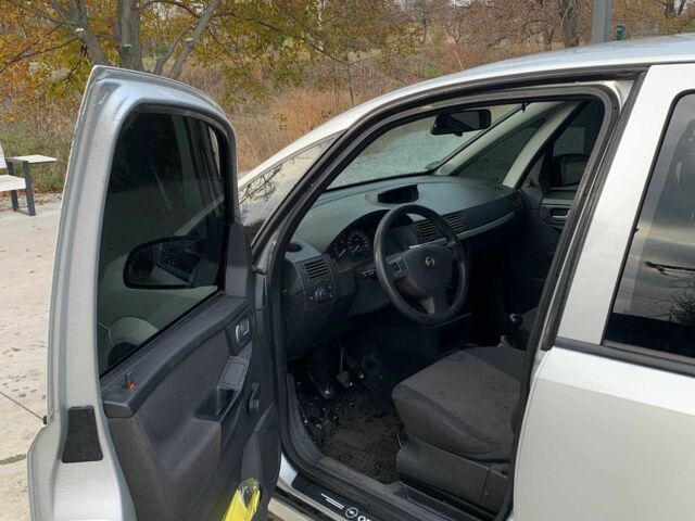 Серый Опель Мерива, объемом двигателя 1.6 л и пробегом 236 тыс. км за 2300 $, фото 5 на Automoto.ua