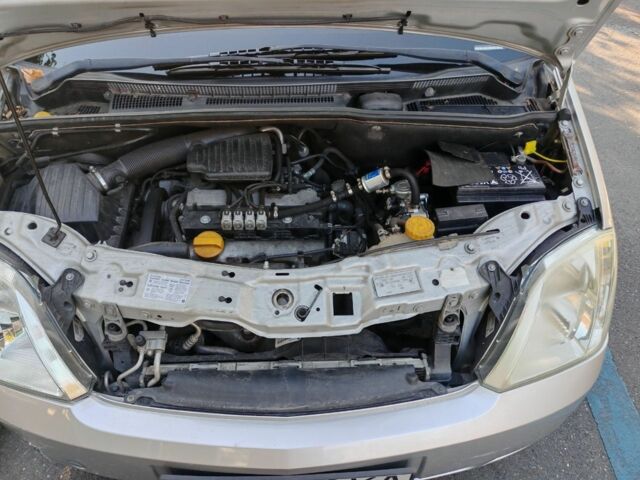 Серый Опель Мерива, объемом двигателя 1.6 л и пробегом 156 тыс. км за 4000 $, фото 3 на Automoto.ua