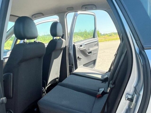 Серый Опель Мерива, объемом двигателя 1.6 л и пробегом 230 тыс. км за 4500 $, фото 4 на Automoto.ua