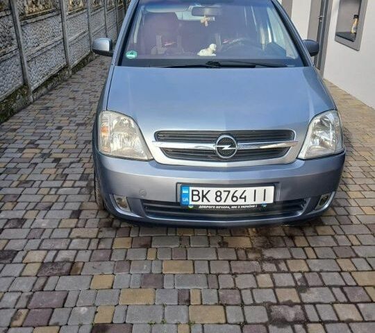 Серый Опель Мерива, объемом двигателя 1.6 л и пробегом 252 тыс. км за 3800 $, фото 2 на Automoto.ua
