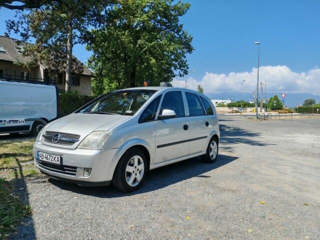 Серый Опель Мерива, объемом двигателя 1.6 л и пробегом 156 тыс. км за 4000 $, фото 1 на Automoto.ua