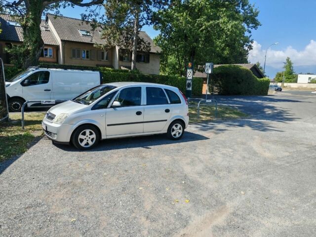 Серый Опель Мерива, объемом двигателя 1.6 л и пробегом 156 тыс. км за 4000 $, фото 2 на Automoto.ua