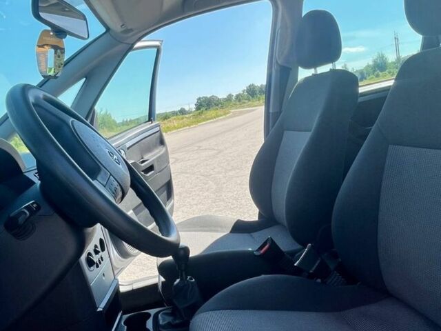 Серый Опель Мерива, объемом двигателя 1.6 л и пробегом 230 тыс. км за 4500 $, фото 2 на Automoto.ua