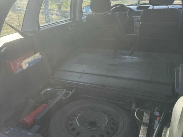 Серый Опель Мерива, объемом двигателя 1.4 л и пробегом 182 тыс. км за 3300 $, фото 9 на Automoto.ua