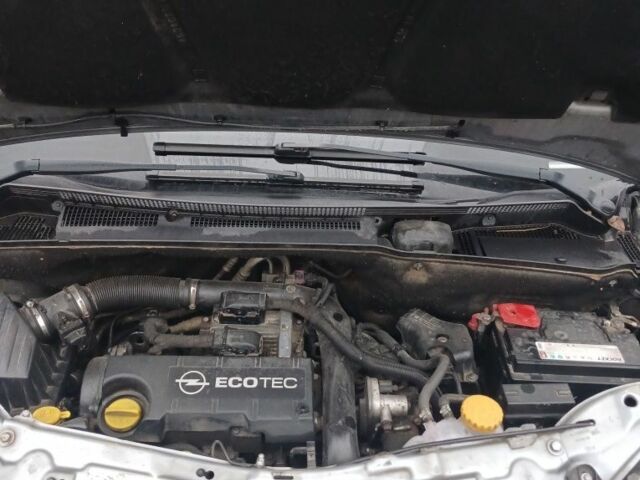 Сірий Опель Меріва, об'ємом двигуна 1.7 л та пробігом 255 тис. км за 4000 $, фото 2 на Automoto.ua