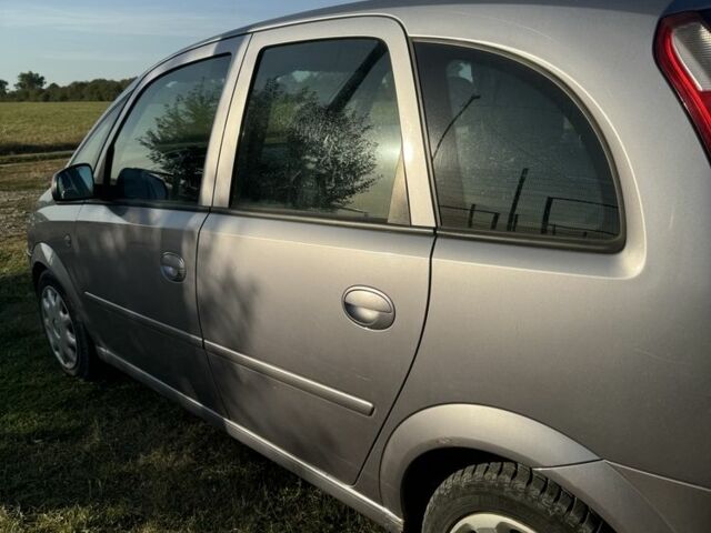 Серый Опель Мерива, объемом двигателя 1.4 л и пробегом 182 тыс. км за 3300 $, фото 4 на Automoto.ua