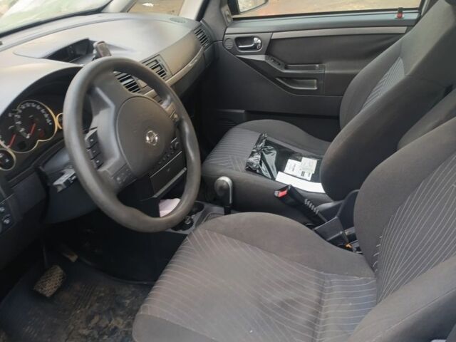 Серый Опель Мерива, объемом двигателя 0 л и пробегом 310 тыс. км за 3300 $, фото 2 на Automoto.ua