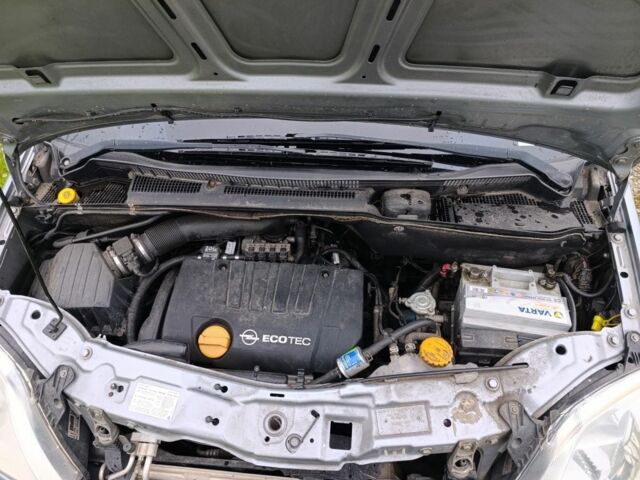 Серый Опель Мерива, объемом двигателя 1.8 л и пробегом 330 тыс. км за 3600 $, фото 3 на Automoto.ua