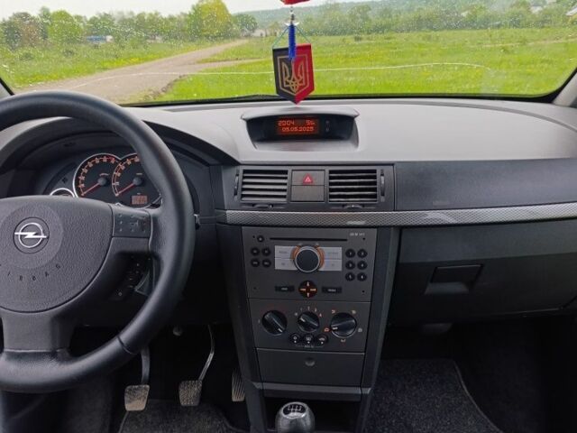 Серый Опель Мерива, объемом двигателя 1.8 л и пробегом 330 тыс. км за 3600 $, фото 1 на Automoto.ua