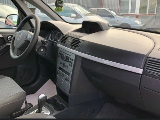 Серый Опель Мерива, объемом двигателя 1.6 л и пробегом 190 тыс. км за 6400 $, фото 3 на Automoto.ua