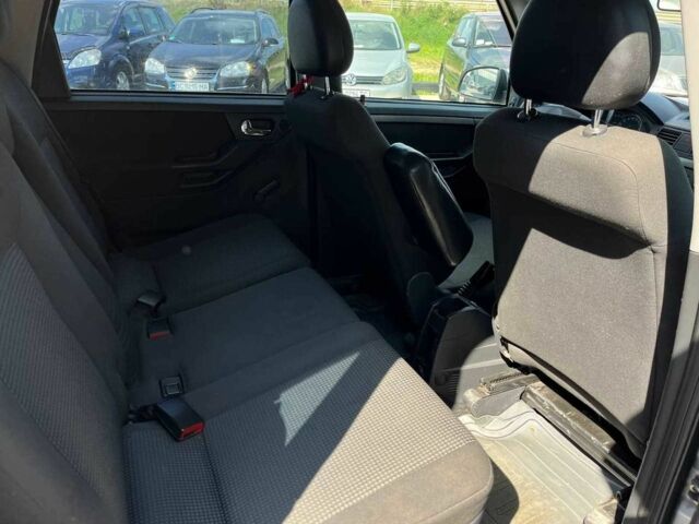 Серый Опель Мерива, объемом двигателя 1.6 л и пробегом 256 тыс. км за 3300 $, фото 11 на Automoto.ua