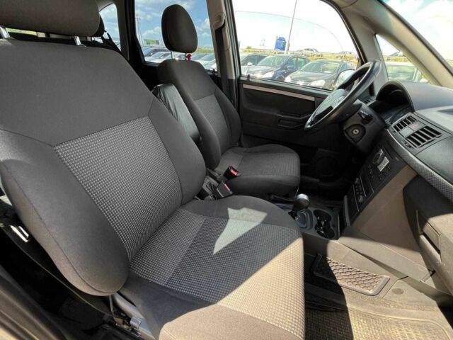 Серый Опель Мерива, объемом двигателя 1.6 л и пробегом 256 тыс. км за 3300 $, фото 4 на Automoto.ua