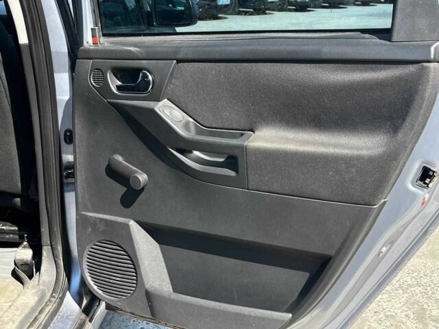 Серый Опель Мерива, объемом двигателя 1.6 л и пробегом 256 тыс. км за 3300 $, фото 10 на Automoto.ua