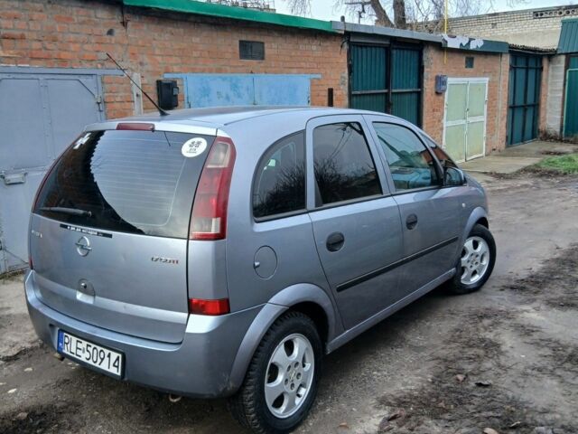 Серый Опель Мерива, объемом двигателя 1.7 л и пробегом 299 тыс. км за 1599 $, фото 3 на Automoto.ua