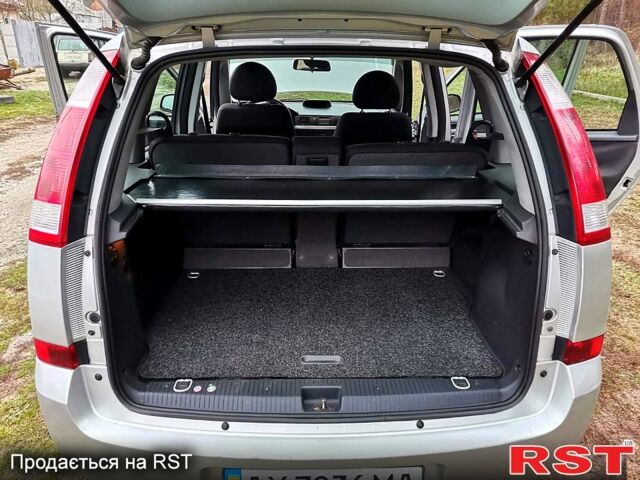 Серый Опель Мерива, объемом двигателя 1.6 л и пробегом 220 тыс. км за 4400 $, фото 10 на Automoto.ua