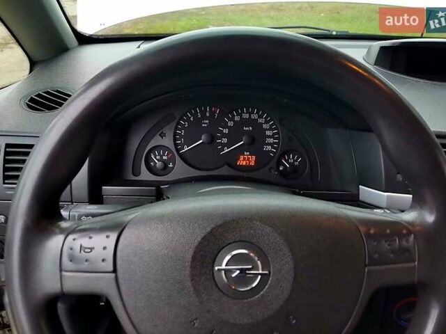 Серый Опель Мерива, объемом двигателя 1.6 л и пробегом 220 тыс. км за 4400 $, фото 10 на Automoto.ua