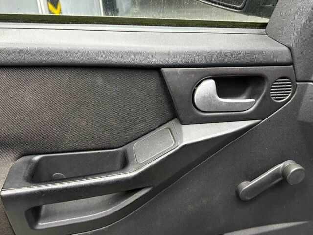 Серый Опель Мерива, объемом двигателя 1.6 л и пробегом 274 тыс. км за 4400 $, фото 9 на Automoto.ua