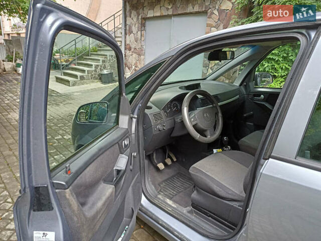 Сірий Опель Меріва, об'ємом двигуна 1.6 л та пробігом 274 тис. км за 4000 $, фото 5 на Automoto.ua