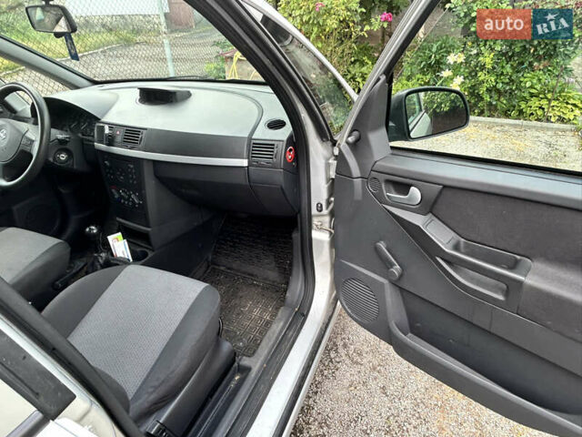 Серый Опель Мерива, объемом двигателя 1.6 л и пробегом 189 тыс. км за 3700 $, фото 15 на Automoto.ua