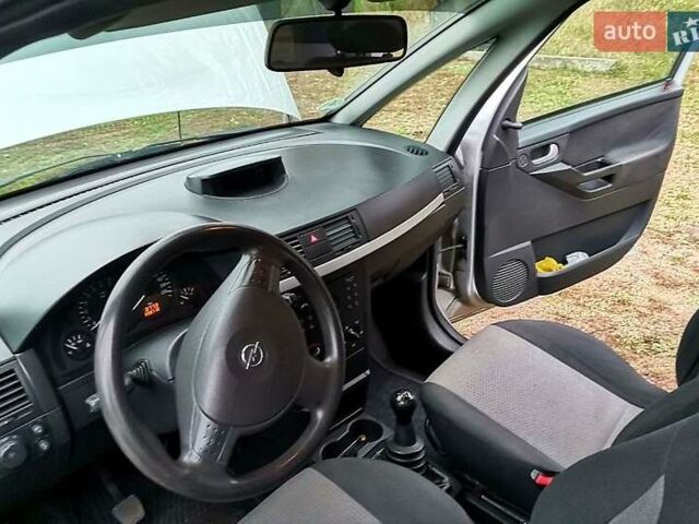 Серый Опель Мерива, объемом двигателя 1.6 л и пробегом 220 тыс. км за 4400 $, фото 8 на Automoto.ua