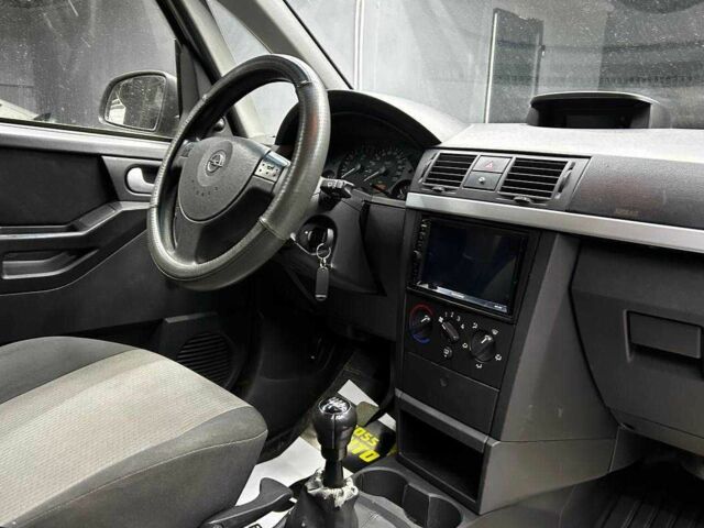 Серый Опель Мерива, объемом двигателя 1.6 л и пробегом 274 тыс. км за 4400 $, фото 14 на Automoto.ua