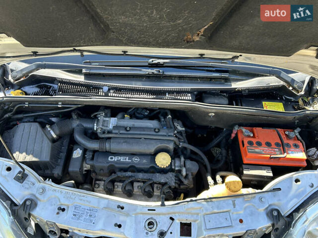 Серый Опель Мерива, объемом двигателя 1.6 л и пробегом 189 тыс. км за 3700 $, фото 17 на Automoto.ua