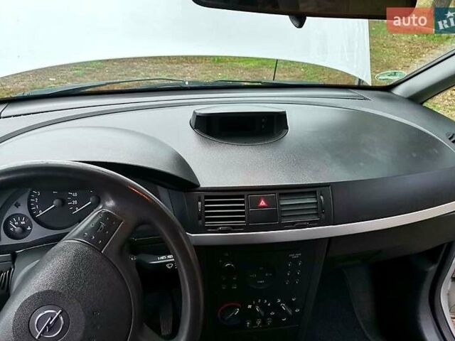 Серый Опель Мерива, объемом двигателя 1.6 л и пробегом 220 тыс. км за 4400 $, фото 7 на Automoto.ua