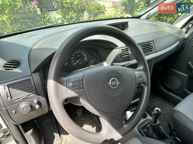 Серый Опель Мерива, объемом двигателя 1.6 л и пробегом 189 тыс. км за 3700 $, фото 11 на Automoto.ua