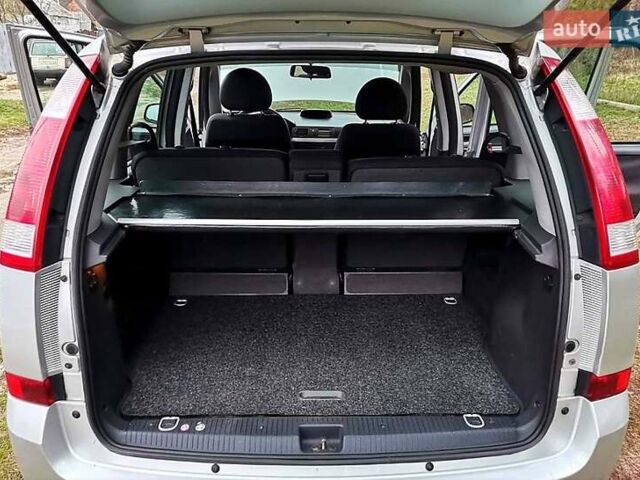 Серый Опель Мерива, объемом двигателя 1.6 л и пробегом 220 тыс. км за 4400 $, фото 9 на Automoto.ua